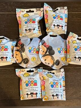 Disney Tsum Tsum Mystery Plush Packs Lot of 8